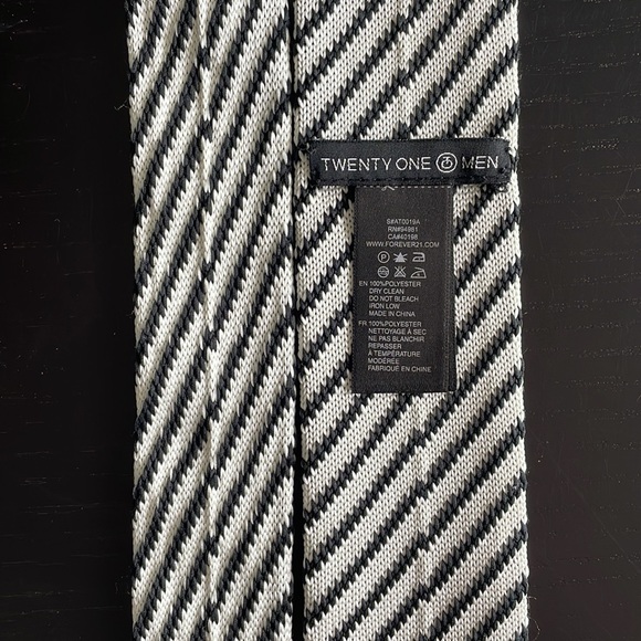 Mens striped skinny tie - Picture 9 of 11